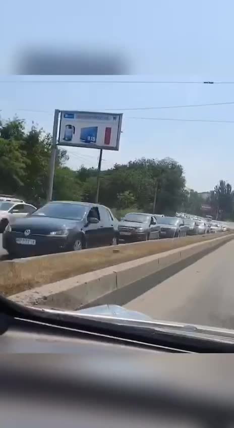 V Záporoží Ukrajinci kontrolují všechny řidiče a rozdávají jim povolávací rozkazy