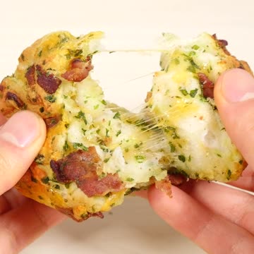 Cheddar bacon pull-apart muffins