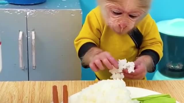 A good baby who eats well