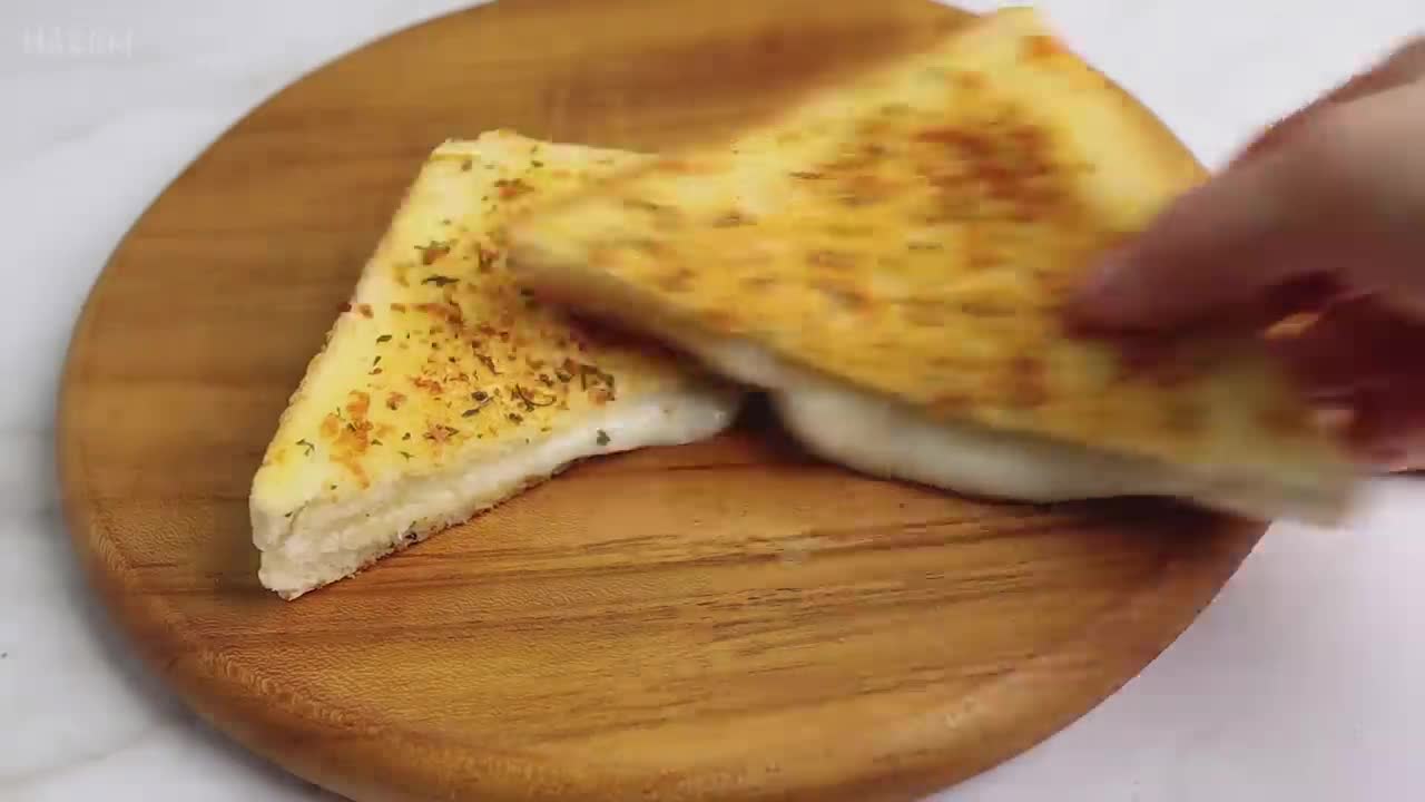 How To Make A Perfect Cheese Garlic Sandwich