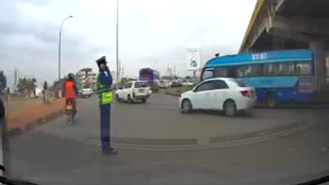 Daring thieves steal from a traffic officer