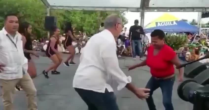 Dau bailando