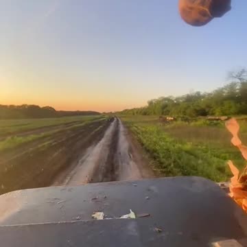 Ukrainians Mount Field Gun to Tank Chassis