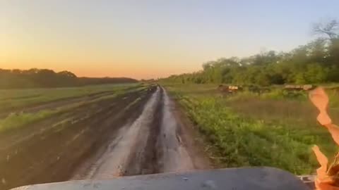 Ukrainians Mount Field Gun to Tank Chassis