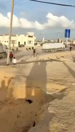 Dozens of armed Hamas gunmen hijack massive humanitarian aid convoy