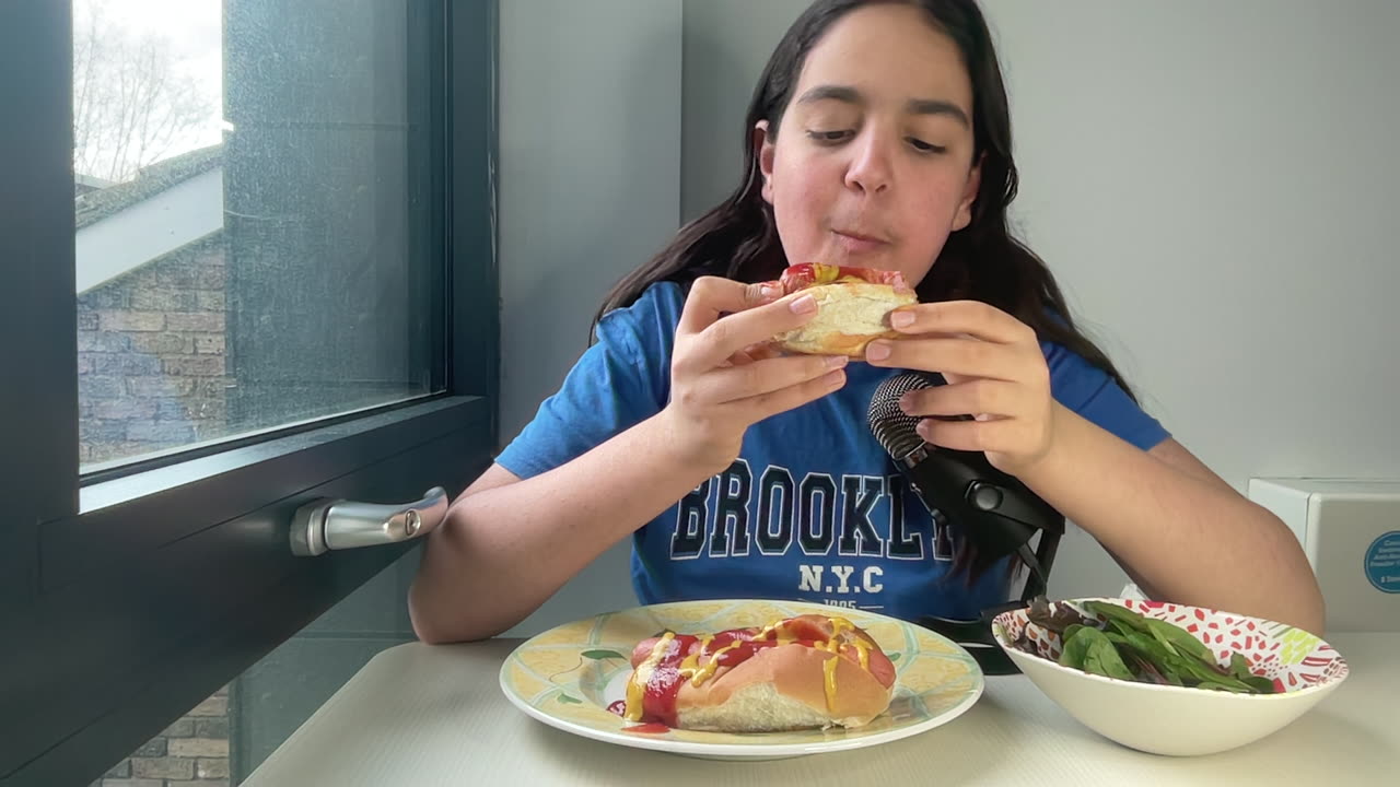 ASMR Hot Dog mukbang 🇺🇸