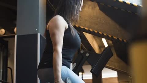 Funny Video Of Man And Woman In A Gym #4