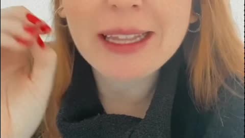 Bruna Souza fala quantas se deve postar por dia.