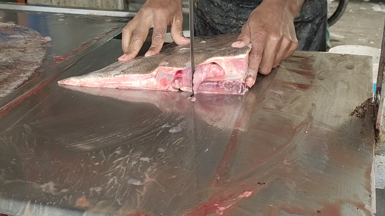 Giant Stingray Fish Cutting Skills Live In Fish Market l Fish Cutting Skills