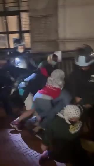 Police raid Columbia’s campus and are entering Hamilton hall.