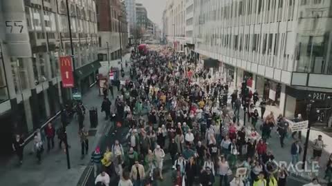 petite vidéo ou, Londres après Berlin, nous montre le chemin de la liberté !