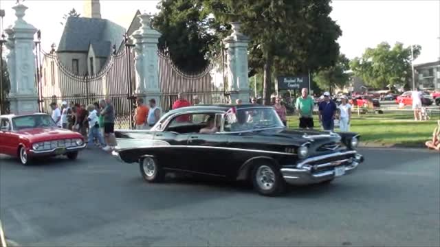 Woodward Dream Cruise Berkley Parade #9