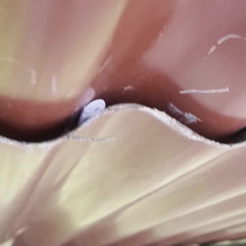 рядом с крутой улицей