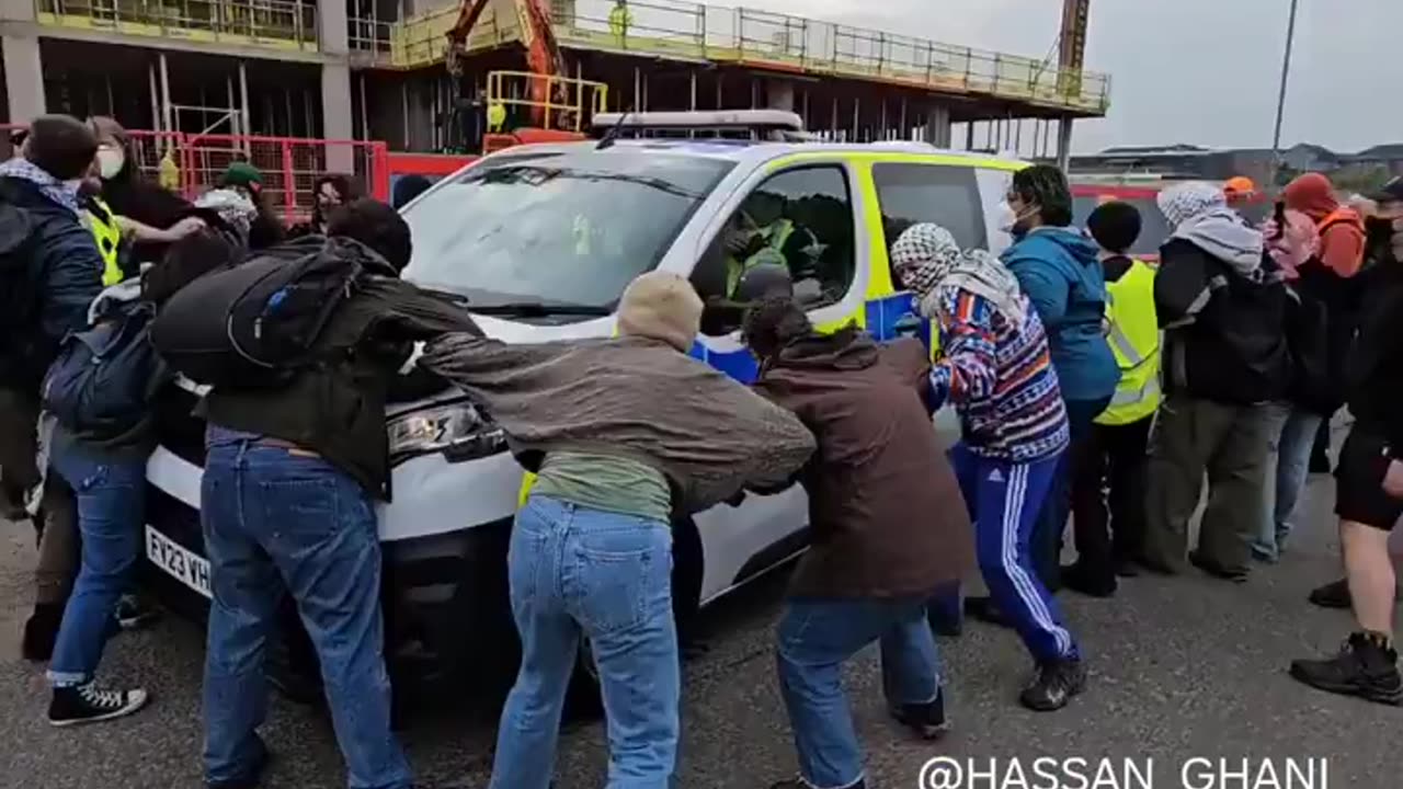 Glasgow — Masked far-left extremists block @PoliceScotland