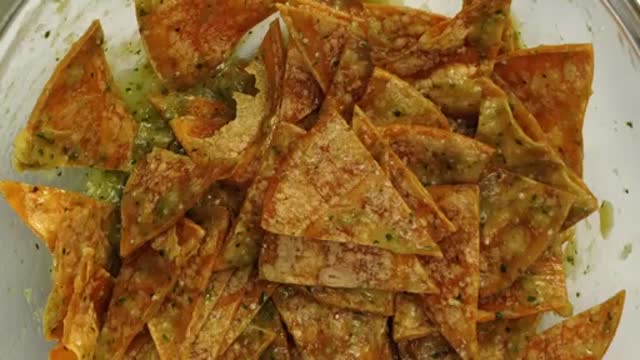 How to Make Chilaquiles Verdes