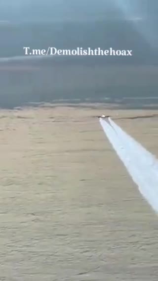 GEOINGEGNERIA: aereo in attività d'irrorazione ripreso da un passeggero di un altro aereo di linea.