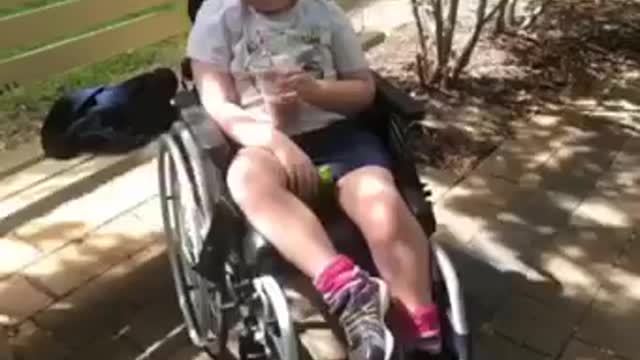 רק בן 6 וכבר נכה וסיעודי והכל בחסות הזריקות