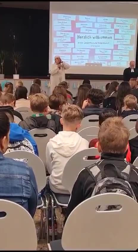 Begrüßung der neuen Schüler an der Gesamtschule in Dortmund-Scharnhorst