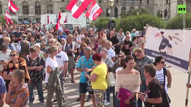 'Apri Nord Stream!'Manifestanti si radunano contro l'aumento dei prezzi dell'energia a Vienna in Austria,manifestando contro l'aumento dei prezzi dell'energia,l'inflazione e le sanzioni anti-Russia esprimendo malcontento