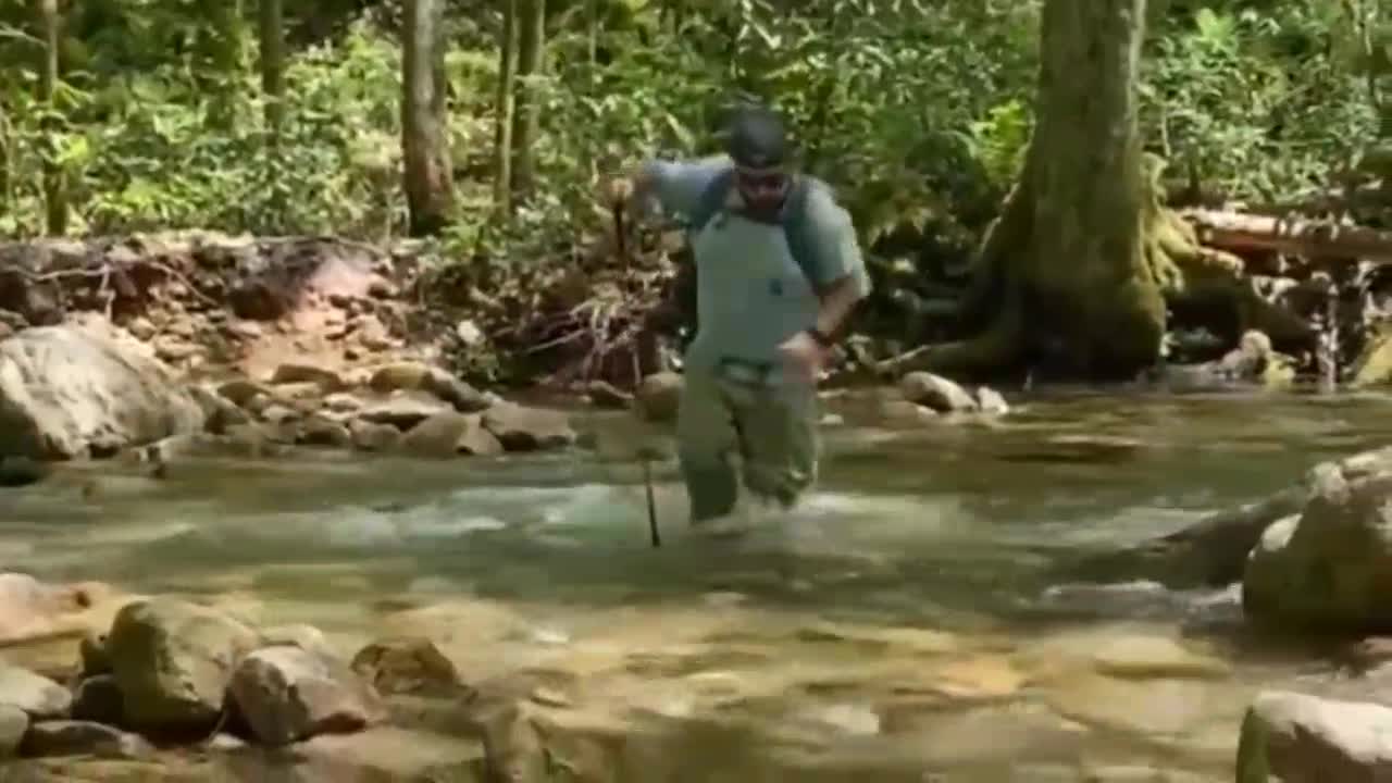 The guy fall from the sky