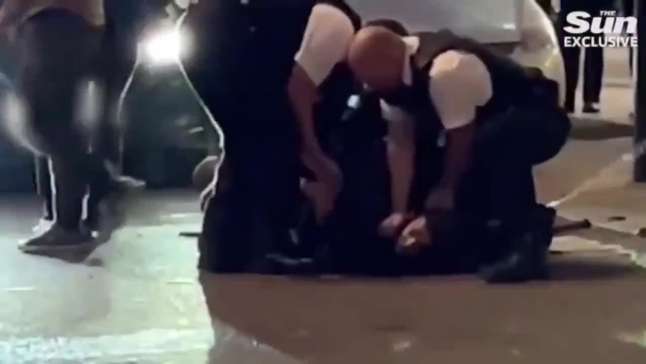 Folks this is quite a Graphic Video clip of this mornings attack on police officers in London;