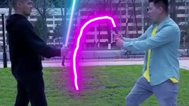 Very funny video fighting with Yoda weapons two Chinese people with each other