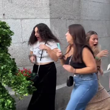 Prepare to LOL- 😂💃😂 Bushwoman's Street Pranks Are Here!