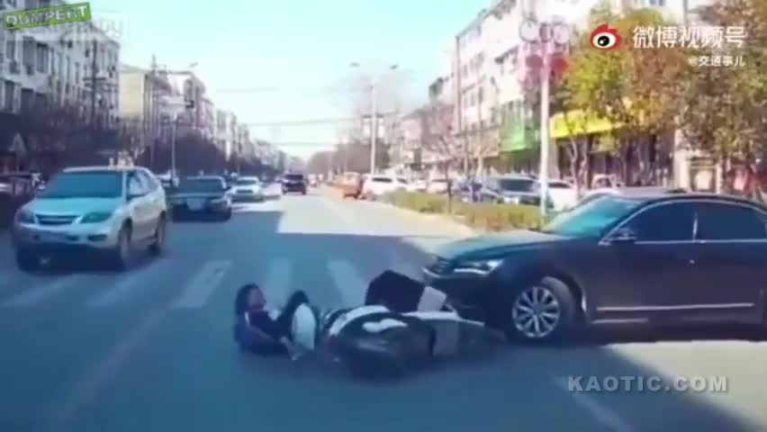 Sad and dangerous driving motor cycle with irresponsible (Cute Video)