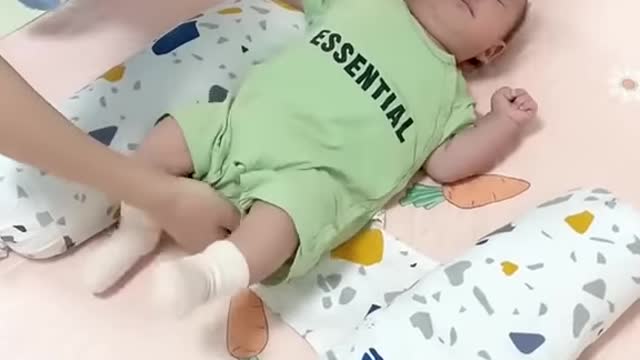 Funny Situation Babies when Go to Beach the First Time #shorts #cutebaby