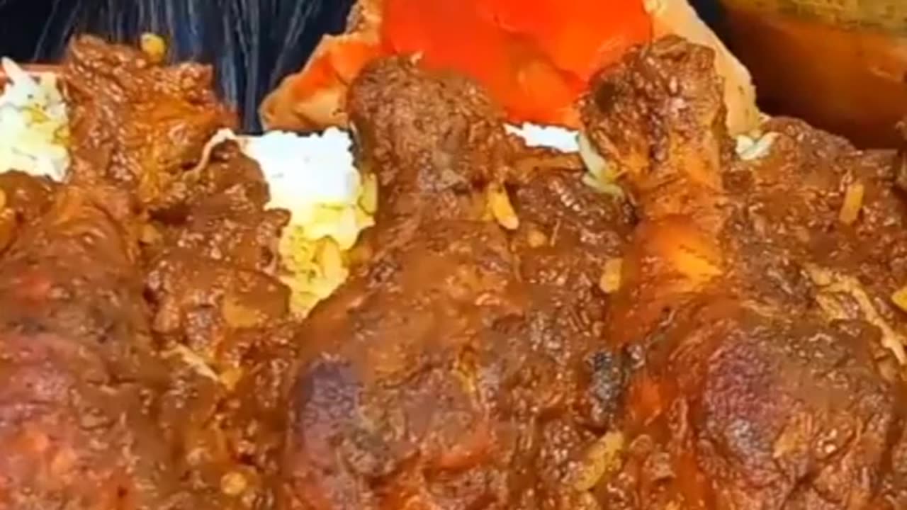 ASMR_EGG & CHICKEN LEG MASALA,CHICKEN SAMOSA #shorts #hungrygirl #asmreating #maddyeats #mukbang