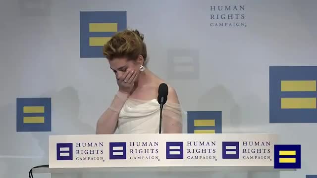 Anne Hathaway cries at end of Human Rights Campaign speech