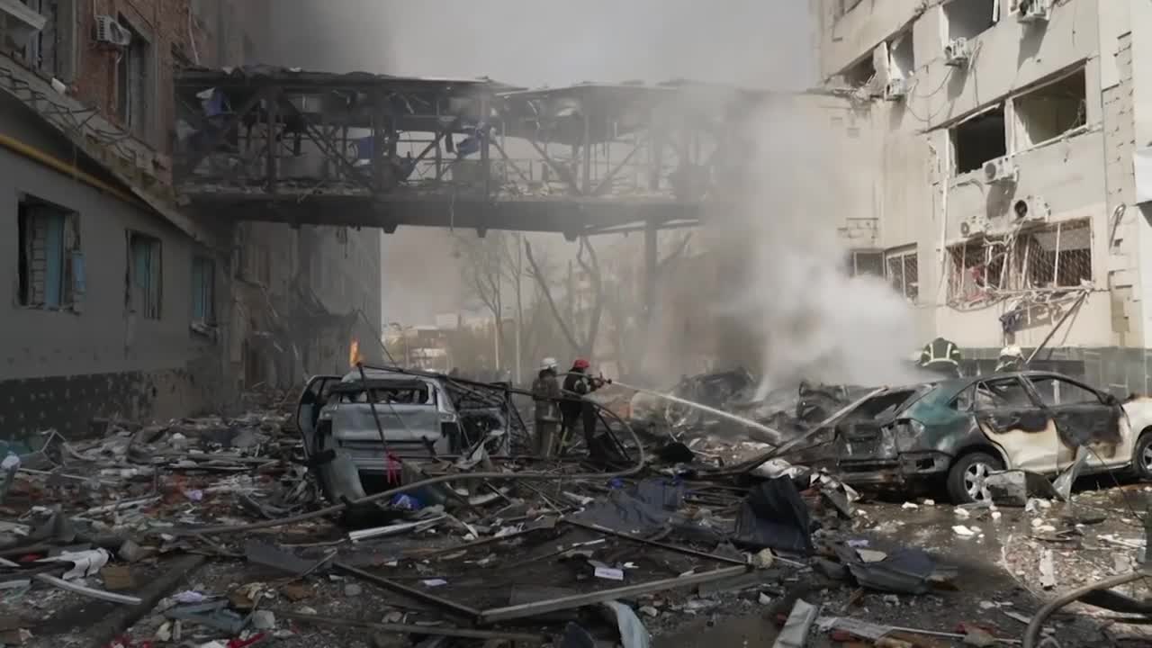 Easter prayers in Ukraine: fighter jets, holy fire, white smoke over Kremlin