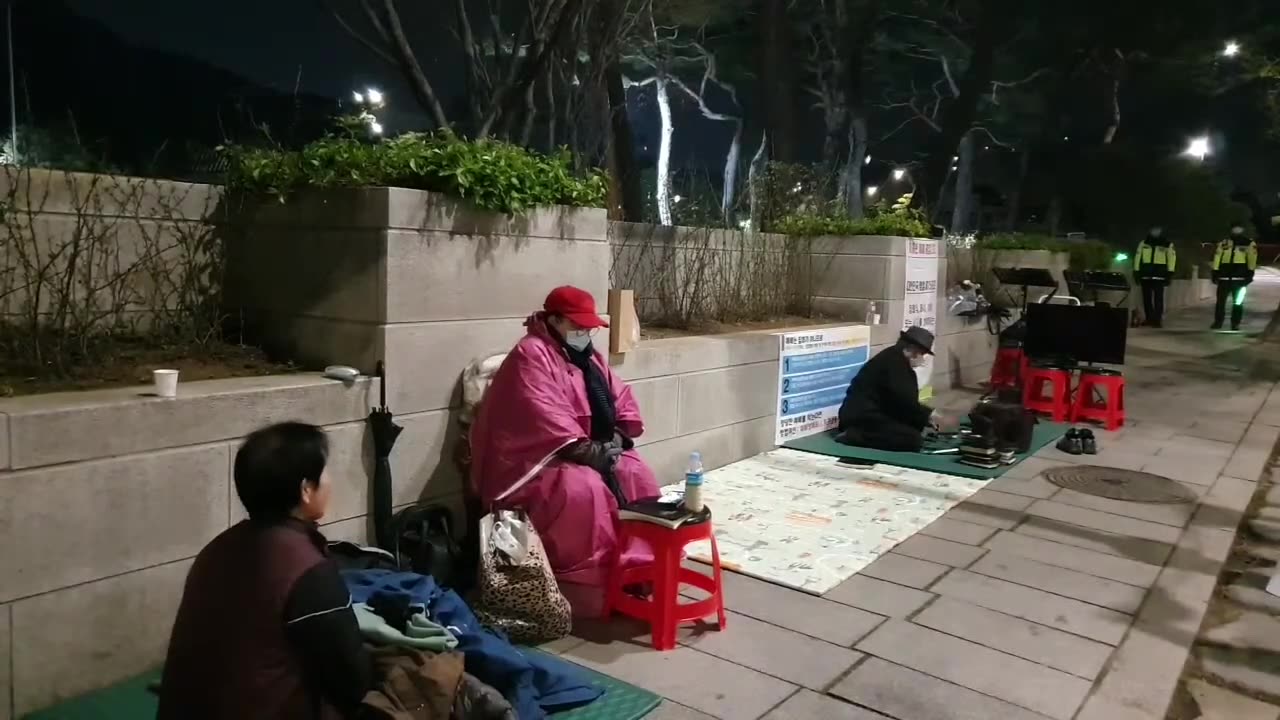 20200418_V3_S02(YDW62CfWulc)법학도가 전해준 이 귀한 현수막을 한 어머님이