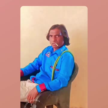 Indian version of the famous Brazilian Singer Roberto Carlos! This guy is not HIM!