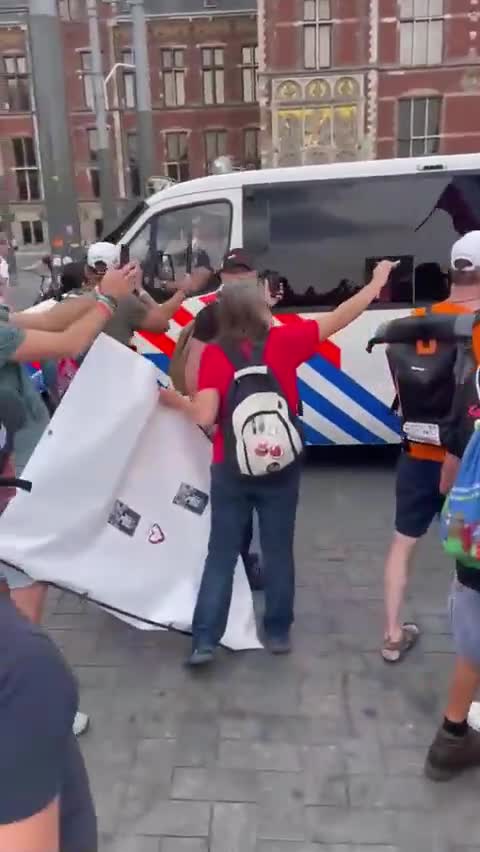 Agents Provocateurs (Romeos) auf Demo in den Niederlanden enttarnt und verwiesen