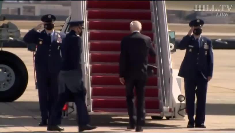 DOOFUS JOE BIDEN FALLS SEVERAL TIMES BOARDING AIR FORCE ONE