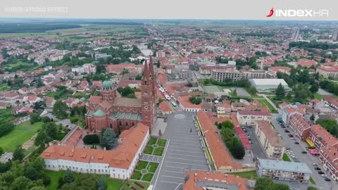 Postavljanje zastave na vrh Katedrale, Đakovo