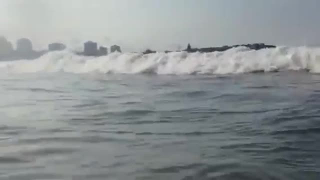 Ola increíble como un tsunami