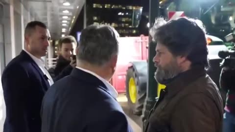 Leader Orban walks with farmers instead of dinning with the EU leaders