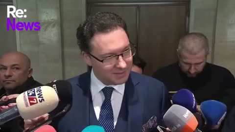 Предложеният за външен министър Даниел Митов отговаря на журналистически въпроси