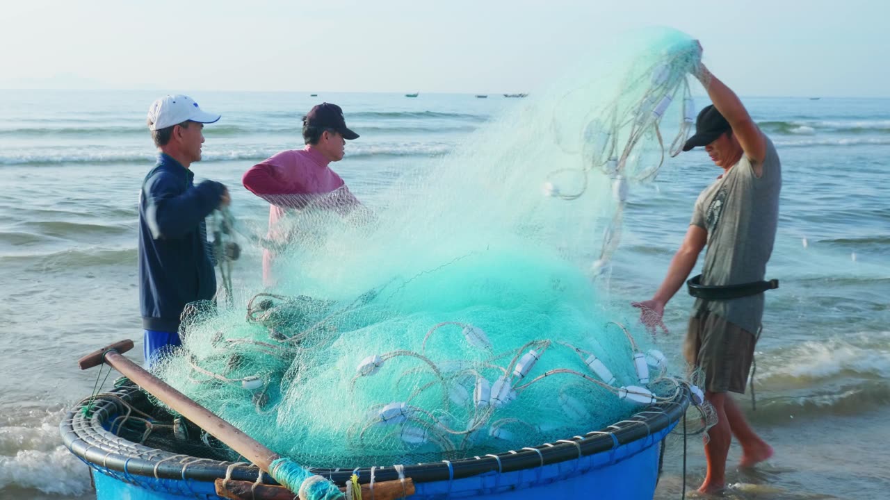 See how fishermen catch fish with nets in the river