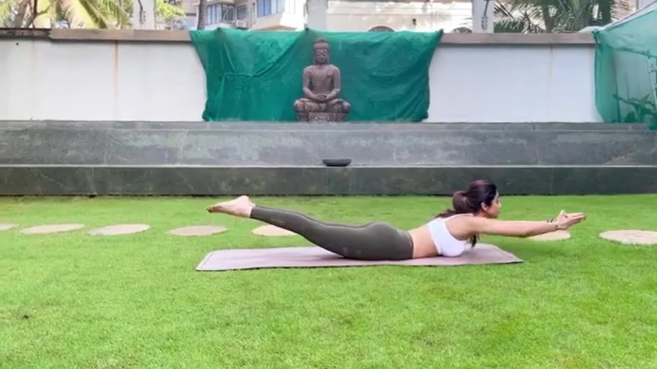 Shilpa shetty amazing yoga workout