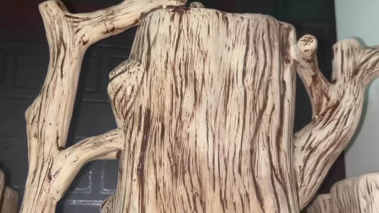 This fake lose is really realistic, and the shadows are so vivid.
