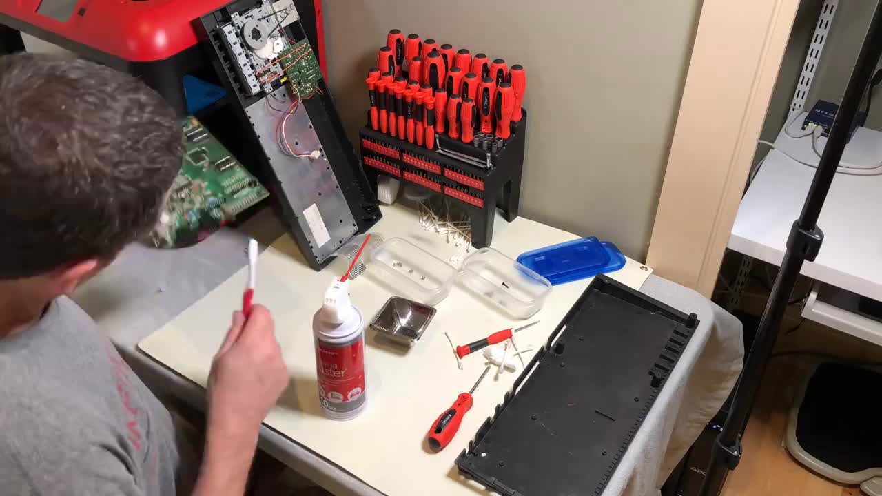 ZX Spectrum +2A teardown & cleaning time-lapse