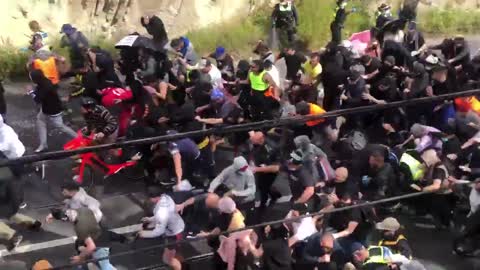 AMAZING - Australia protestors breaking through police lines!