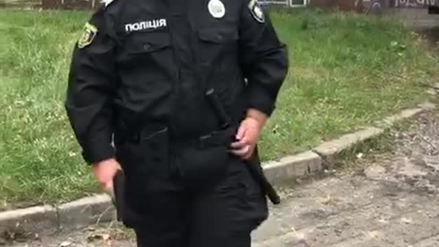 Special forces at work: a colorful Ukrainian "policeman"