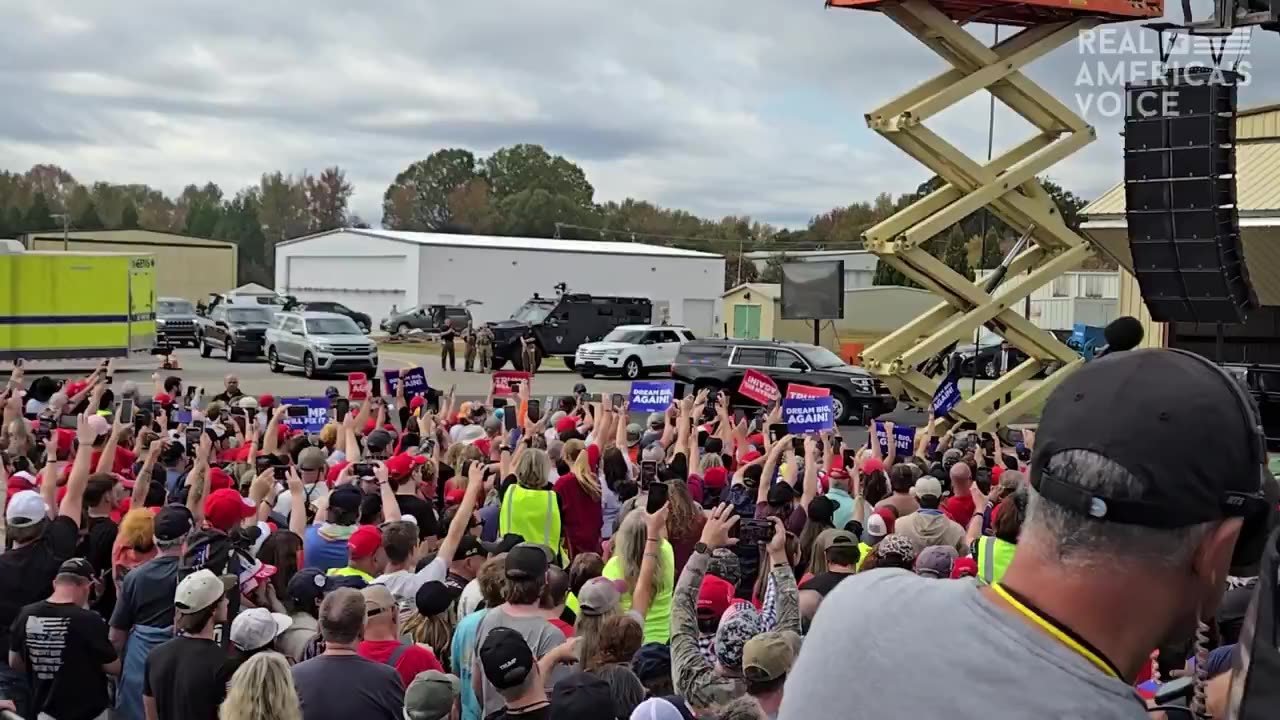 President Donald Trump's motorcade arriving