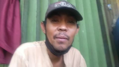 Istirat dulu sobat, sambil lihat kendaraan lewat