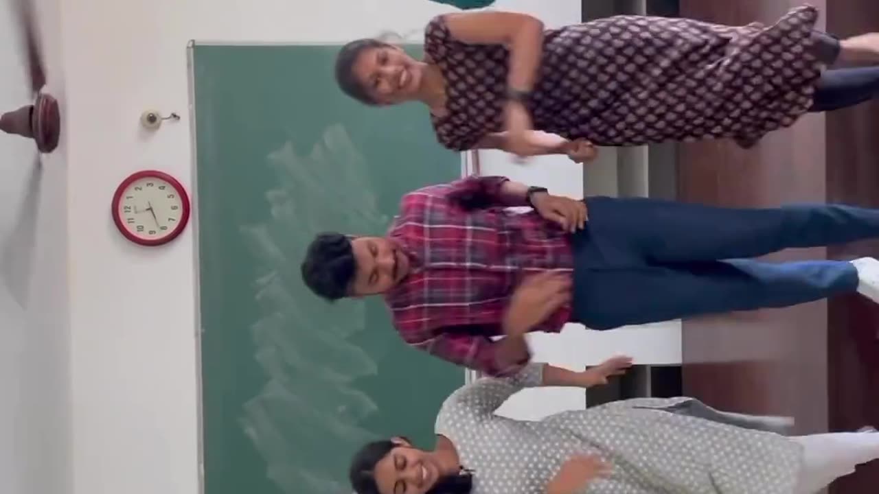 College students Viral Dance Video/TrendTracker #vairal #shorts # trend #new