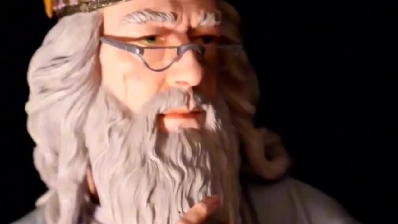 Sir Michael Gambon Albus Dumbledore Gentle Giant Statue #harrypotter #wizardingworld #dumbledore